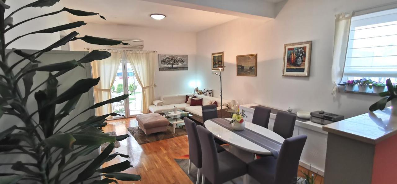 Apartman Kapovic คาชเตลา ภายนอก รูปภาพ