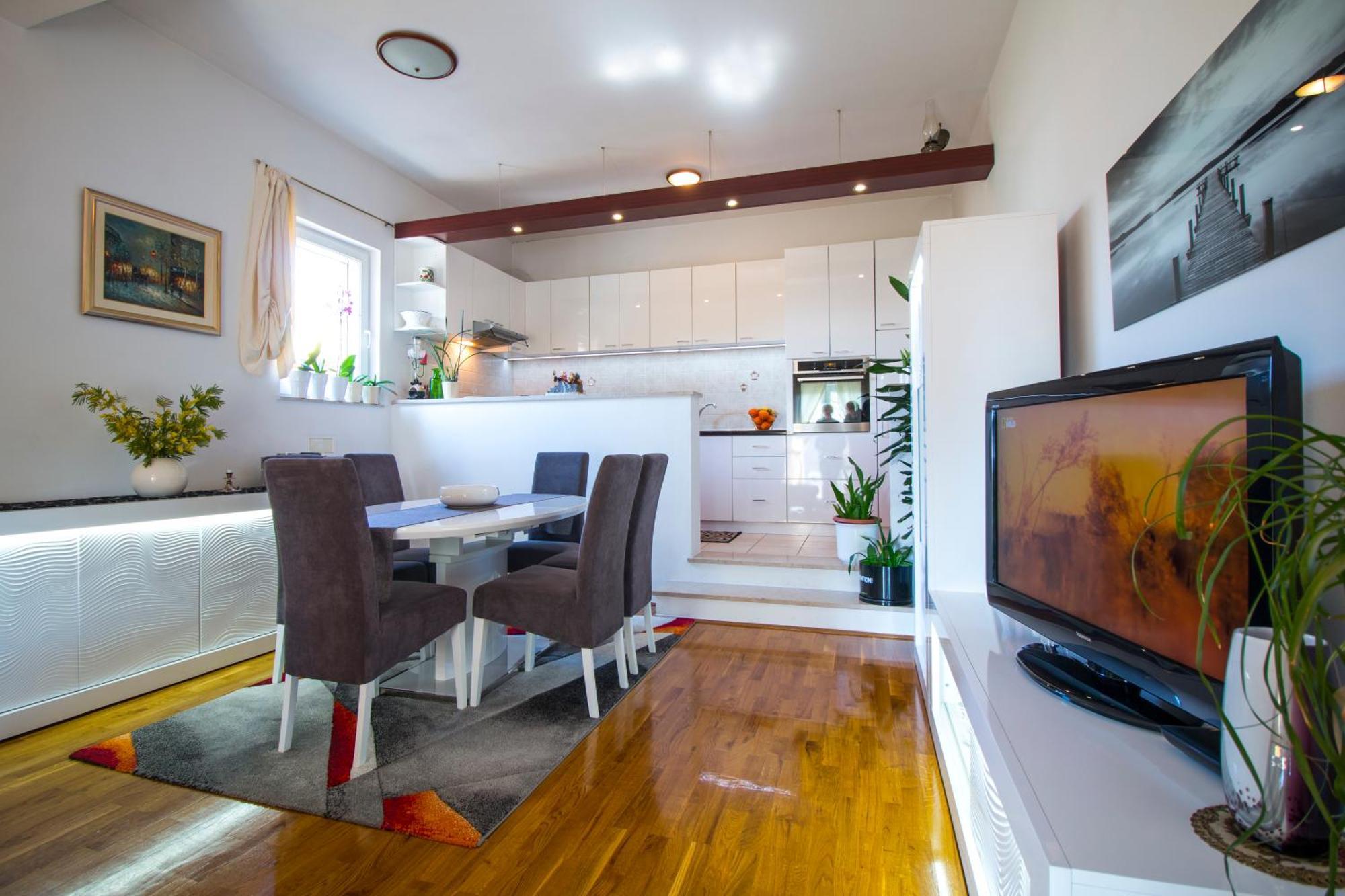 Apartman Kapovic คาชเตลา ภายนอก รูปภาพ